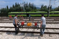 Turkish specialists put ultrasonic flaw detector UDS2-73 on rails — practical training for the customer, August 2020
