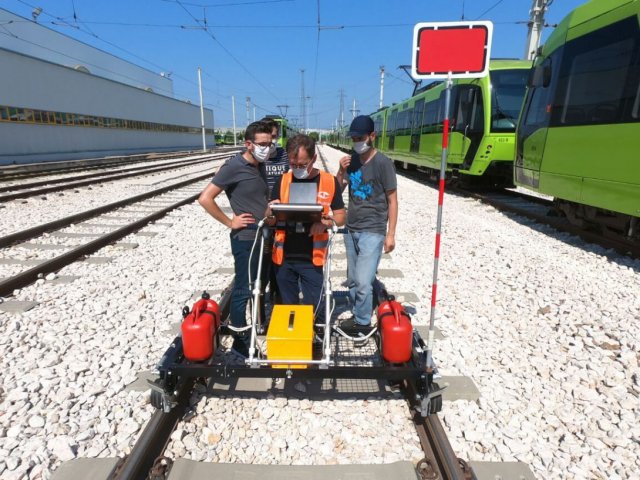 OKOndt GROUP's specialist trains the customer's staff how to operate the ultrasonic double rail flaw detector UDS2-73, August 2020, Турция