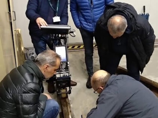 Flaw detection with the ultrasonic trolley UDS2-77 — practical training on a rail sample at the office of Italian customer, November 2019