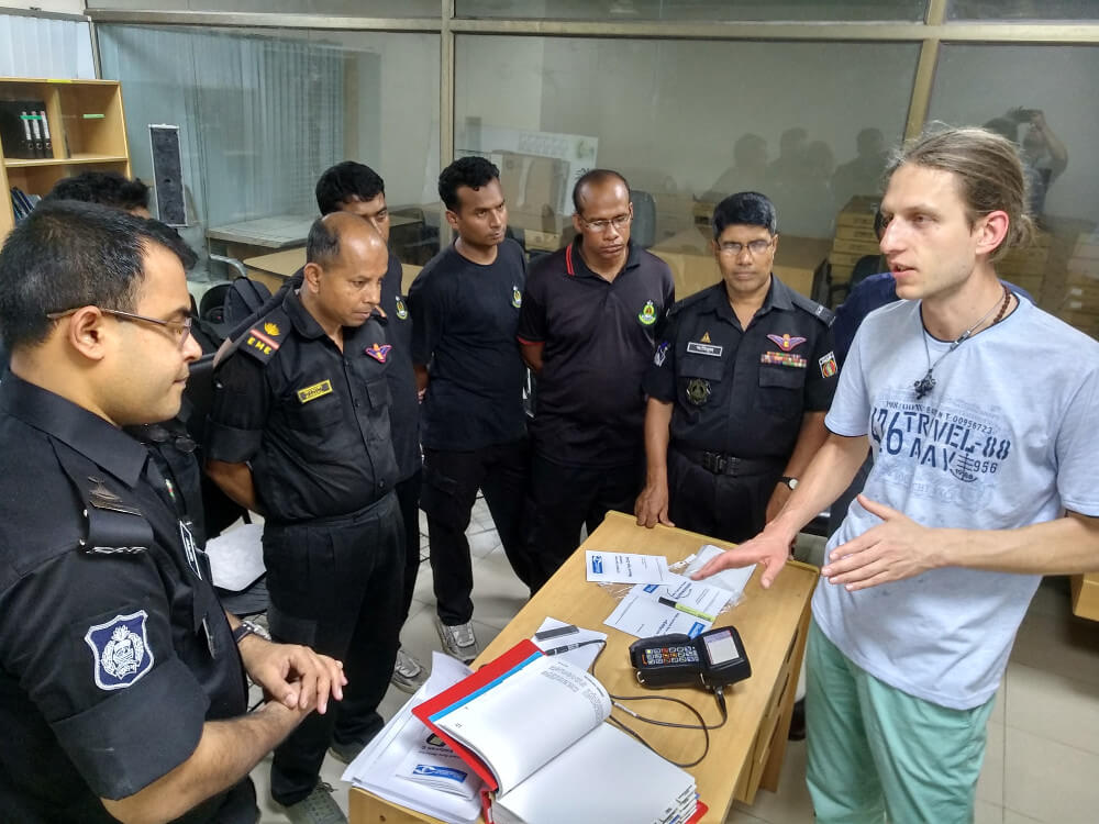 Telling about capacities of the portable eddy current flaw detector Eddycon C to the customer, Bangladeshi specialists