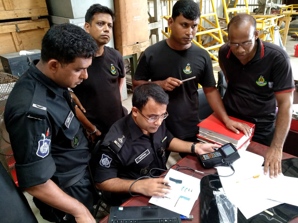 Bangladeshi specialists are studying the instruction on the portable eddy current flaw detector Eddycon C