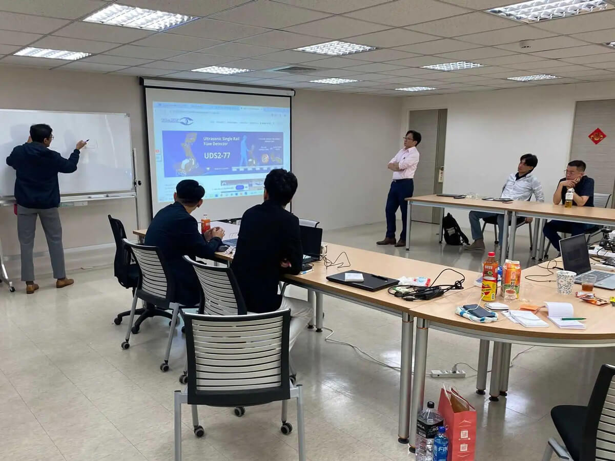 OKOndt GROUP specialist presenting OKOndt GROUP equipment to Po Quan specialists in Taiwan, October 2025