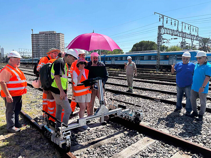 Especialistas de OKOndt GROUP forman en la operación del ETS2-73 en vías en servicio, Buenos Aires, 2026