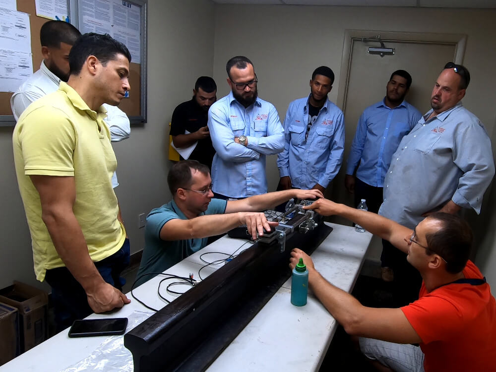 Demonstration of operation of the USR-01 kit for the rail welded joints during the seminar organized for American customers in Miami, September 2019