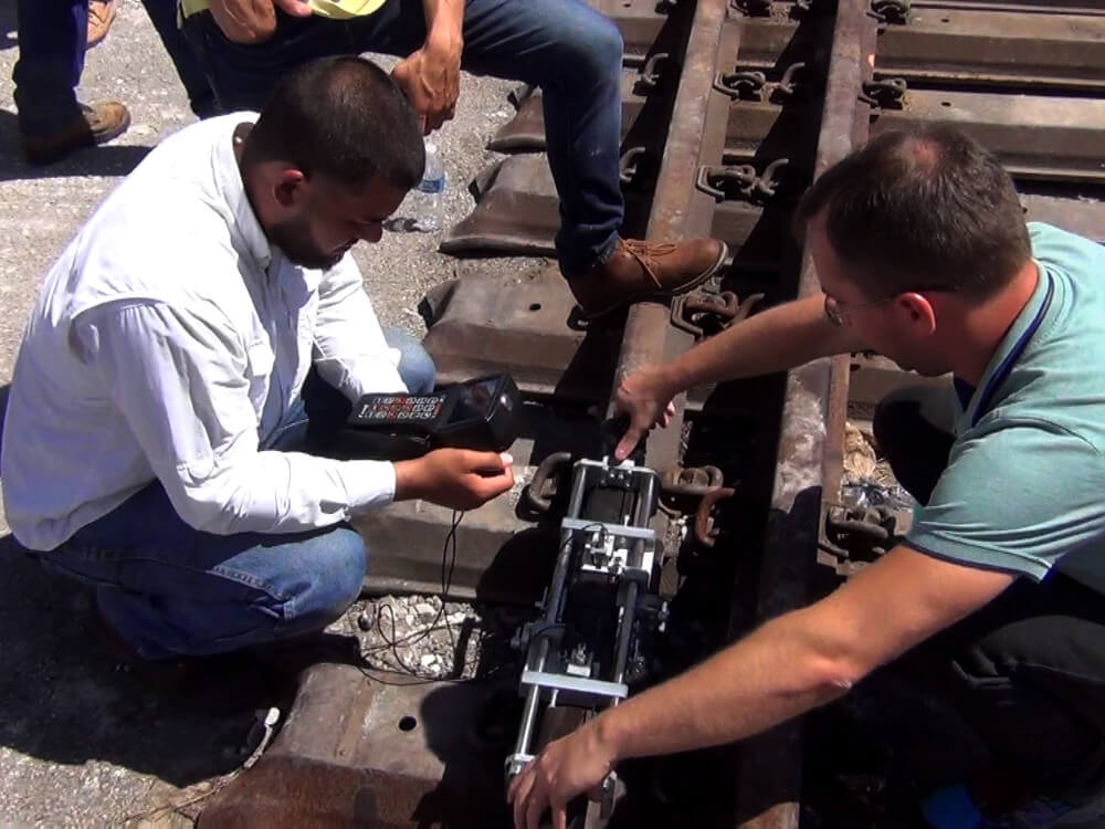 American customers are trying to test rail welded joints with the USR-01 kit made by OKOndt GROUP
