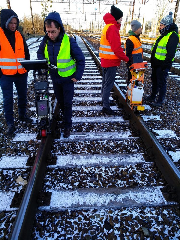 Ultrasonic Rail Flaw Detector UDS2-77 presented to the Polish railway personnel