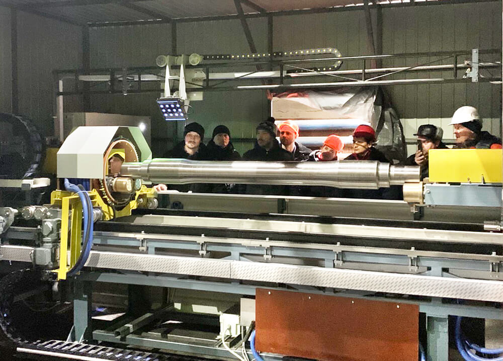 Figura 5 – Finalización de las pruebas industriales con la participación de miembros de la comisión del Cliente y expertos del Fabricador.