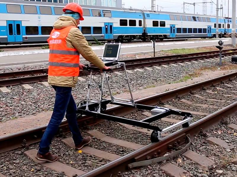 Application of the eddy current flaw detector  ETS2-77  for detection of  surface defects Rolling contact fatigue type in rails