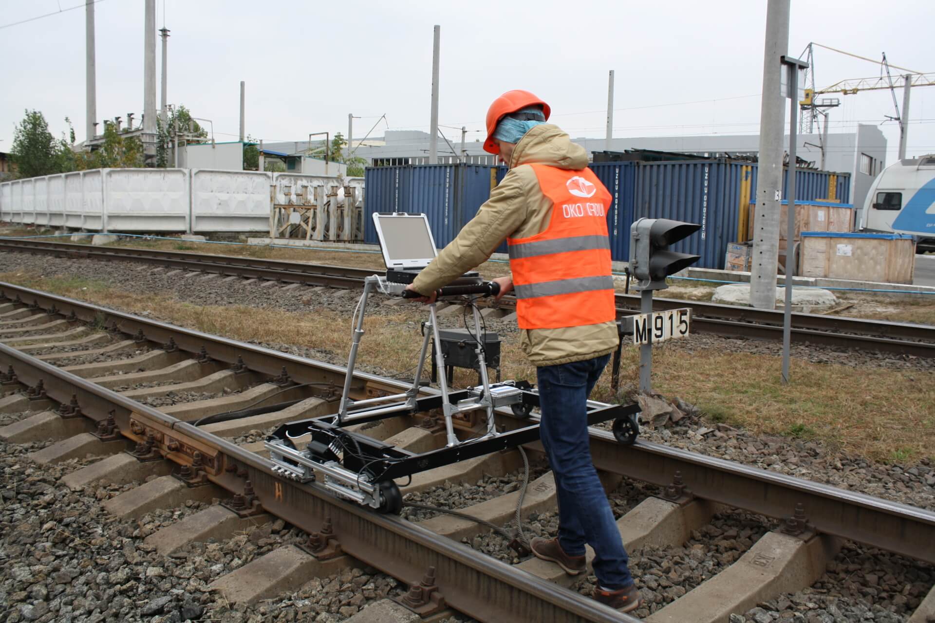 Inspección del tramo de la vía para la presencia de Gauge corner checking 