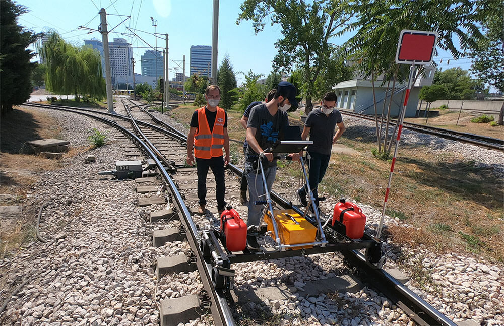 Entrenamiento in situ en Turquía — NDT de rieles con el carrito ultrasónico de doble carril UDS2-73