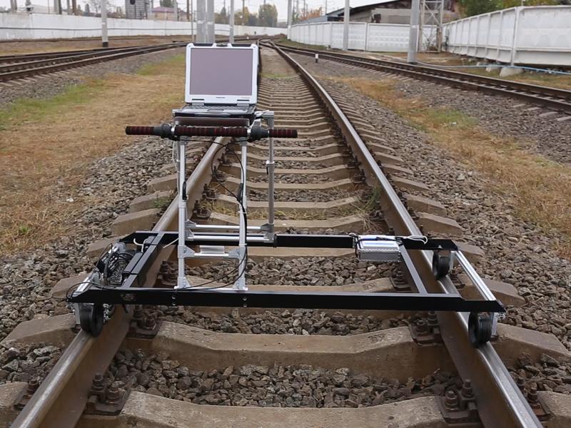 The eddy current single rail line eight-channel flaw detector ETS2-77 made by OKOndt GROUP on the rails
