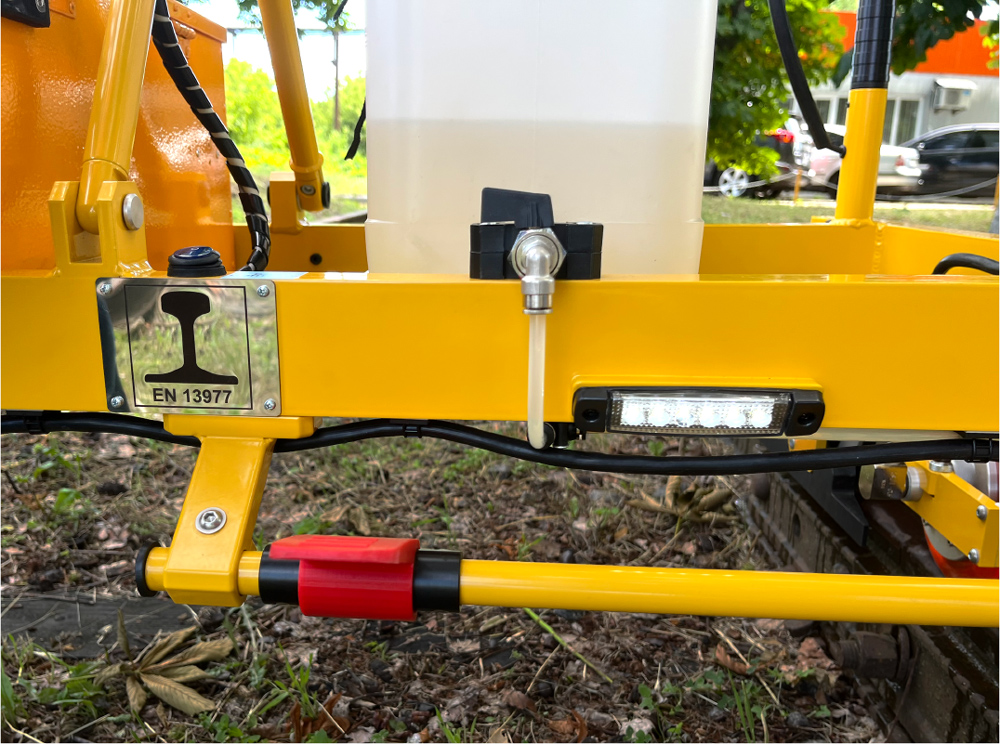 Ultrasonic mechanized flaw detector for inspection of one rail line UDS2-77