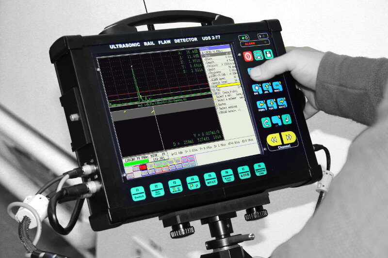 The display of the ultrasonic mechanized flaw detector for the inspection of one rail line UDS2-77